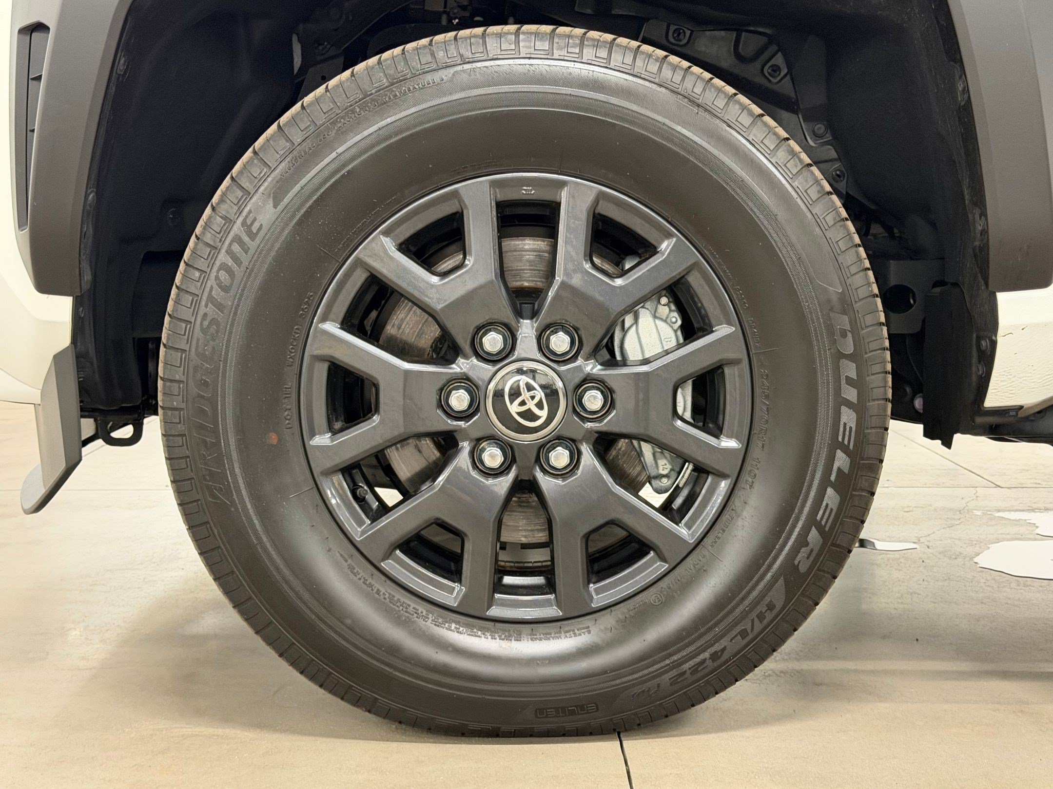 Used 2025 Toyota 4Runner SR5 AWD/4WD image 12