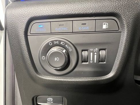 Used 2022 Jeep Grand Cherokee Overland w/ Luxury Tech Group IV AWD/4WD image 30