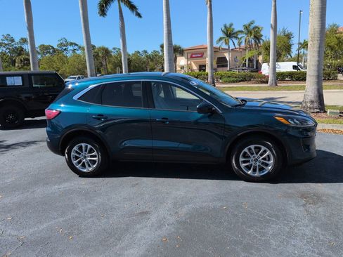 Certified 2020 Ford Escape SE image 3