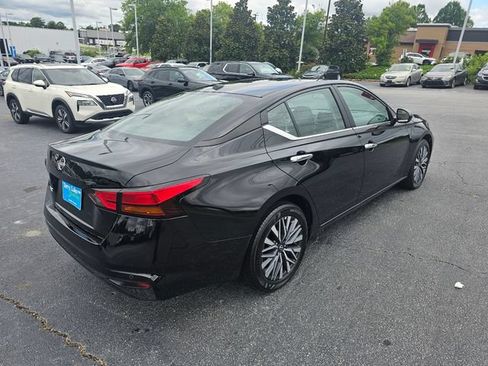Used 2025 Nissan Altima 2.5 SV FWD image 8