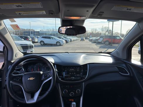 Certified 2022 Chevrolet Trax LT w/ LT Convenience Package image 28