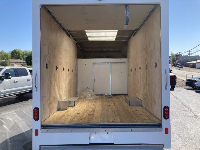 New 2027 Ford E-350 and Econoline 350 Super Duty w/ Power Equipment Group RWD image 7