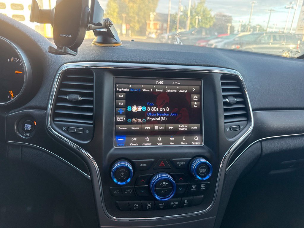Used 2018 Jeep Grand Cherokee Limited AWD/4WD image 10
