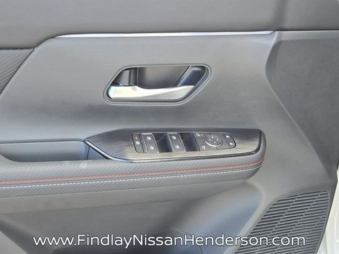 Used 2025 Nissan Kicks SR AWD/4WD image 21