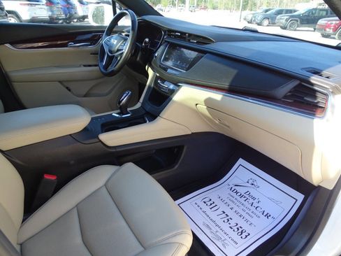 Used 2017 Cadillac XT5 Luxury image 44