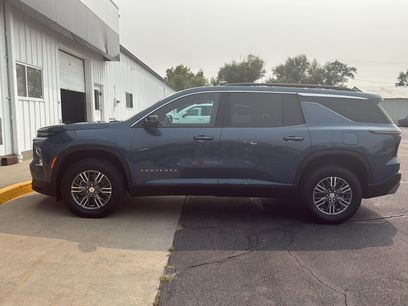 Used 2025 Chevrolet Traverse LT