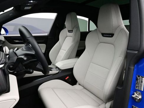 New 2026 Porsche Macan Electric image 5