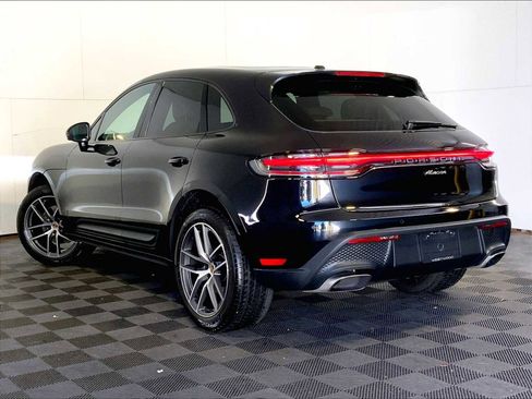 Certified 2025 Porsche Macan image 3