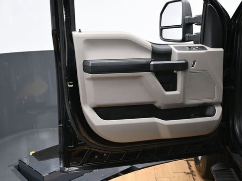 Used 2017 Ford F250 XL w/ STX Appearance Package AWD/4WD image 27