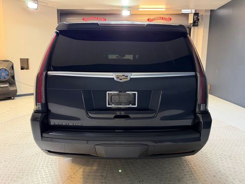 Used 2018 Cadillac Escalade ESV Platinum AWD/4WD image 9