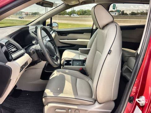 Used 2025 Honda Odyssey Touring image 11