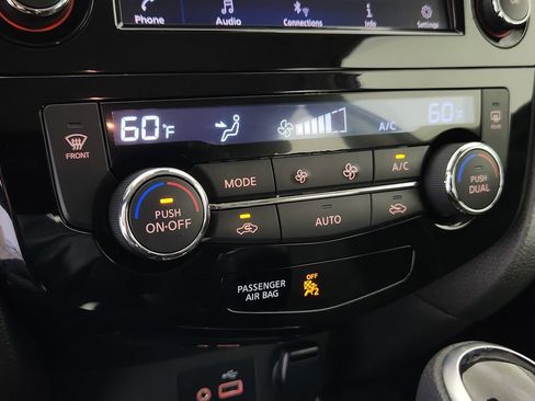 Used 2021 Nissan Rogue Sport SV AWD/4WD image 28