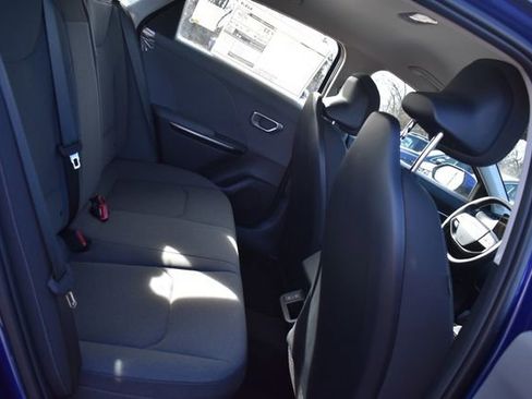 New 2025 Kia K4 LXS image 14