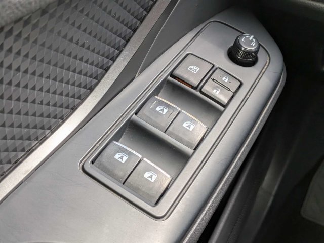 Used 2018 Toyota C-HR XLE FWD image 21