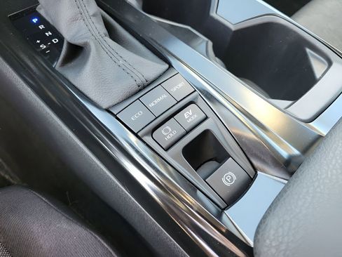 Used 2025 Toyota Camry LE image 24