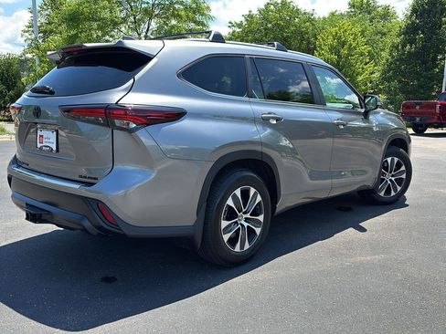 Used 2025 Toyota Highlander XLE AWD/4WD image 17