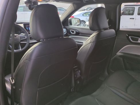 Certified 2023 Jeep Compass Limited image 18