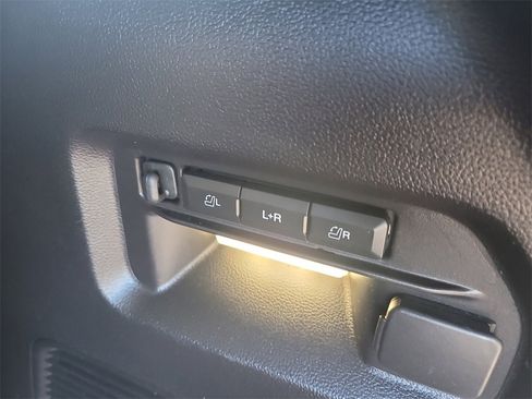 Certified 2022 Ford Explorer Platinum w/ Equipment Group 601A image 10