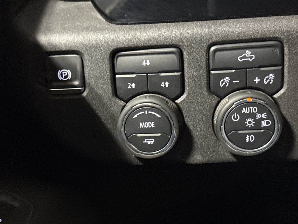 Used 2025 Chevrolet Silverado 2500 LT w/ Convenience Package AWD/4WD image 18