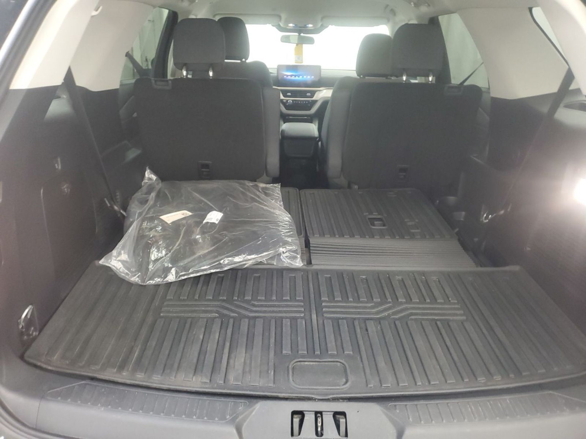 Used 2025 Ford Explorer Active AWD/4WD image 8