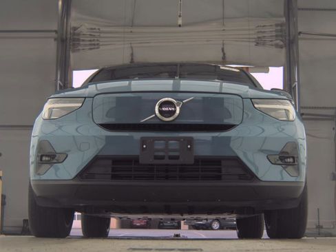 Certified 2023 Volvo C40 P8 Recharge Ultimate w/ Protection Package Premier AWD/4WD image 13