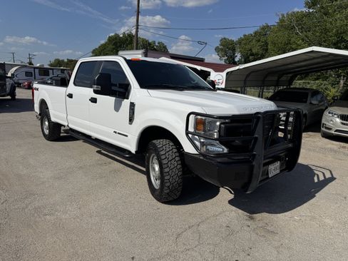 Used 2022 Ford F250 XL w/ Power Equipment Group AWD/4WD image 3