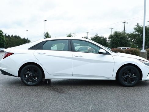Used 2022 Hyundai Elantra SEL FWD image 4