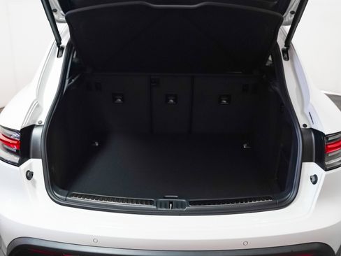 New 2026 Porsche Macan image 27