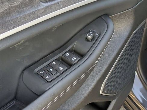 New 2025 Jeep Grand Cherokee Limited RWD image 15