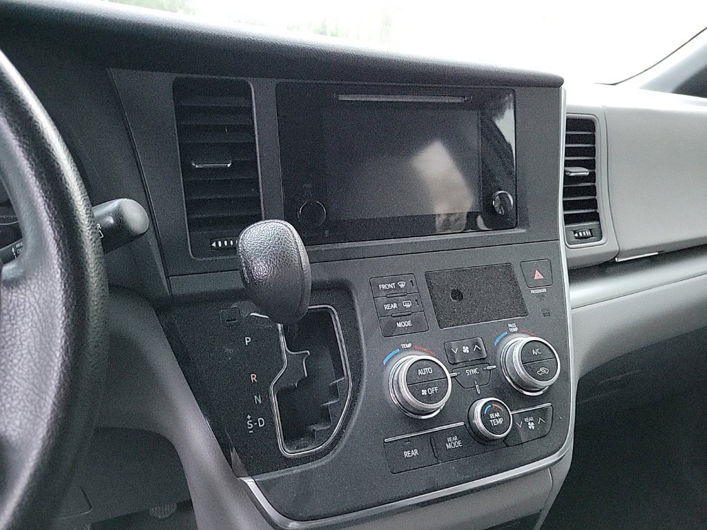 Used 2015 Toyota Sienna LE FWD image 8