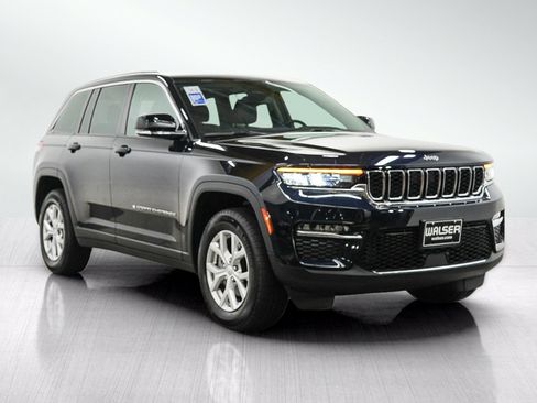 Used 2023 Jeep Grand Cherokee Limited w/ Trailer Tow Prep Group (B) AWD/4WD image 7