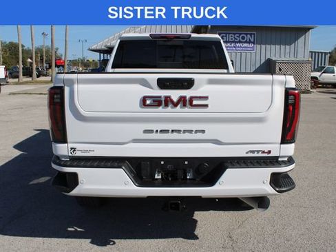Used 2025 GMC Sierra 2500 AT4 w/ AT4 Premium Plus Package AWD/4WD image 9