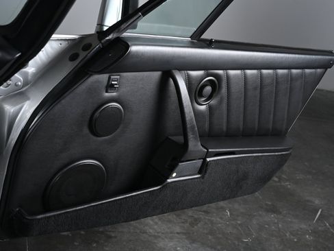 Used 1988 Porsche 911 Carrera RWD image 16