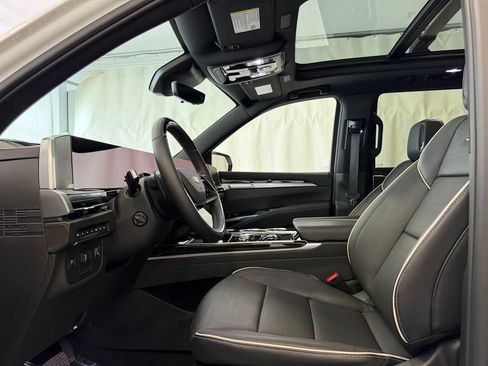 Used 2025 Cadillac Escalade Premium Luxury w/ Touring Package AWD/4WD image 5