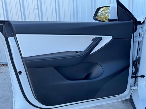 Used 2021 Tesla Model Y Performance image 43