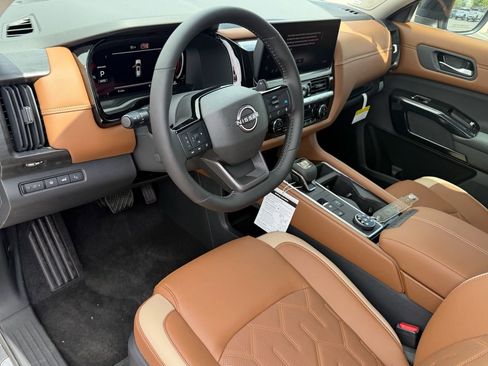 New 2026 Nissan Pathfinder Platinum AWD/4WD image 15