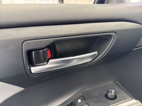 Certified 2024 Toyota Highlander XLE image 37