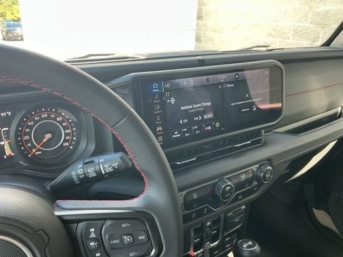 Used 2024 Jeep Wrangler Unlimited Rubicon AWD/4WD image 21