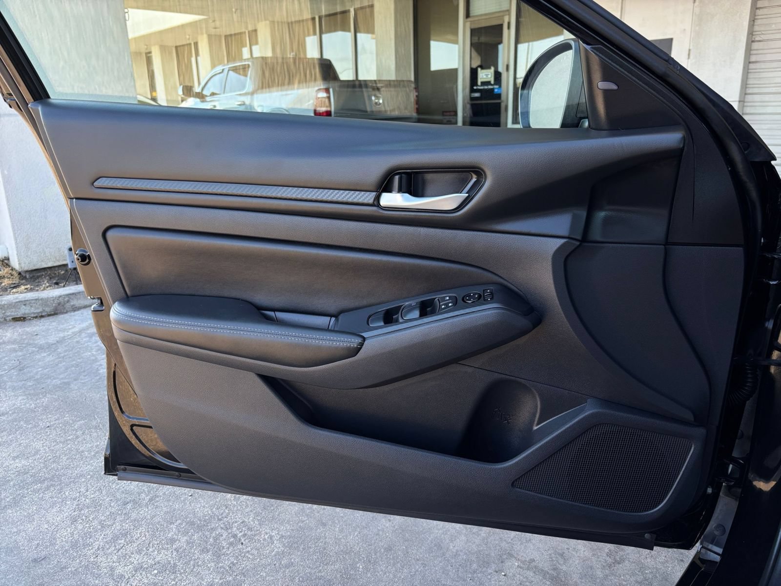 Used 2025 Nissan Altima 2.5 SV FWD image 18