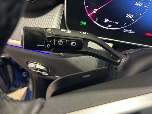 Used 2025 Mercedes-Benz GLC 300 4MATIC image 11