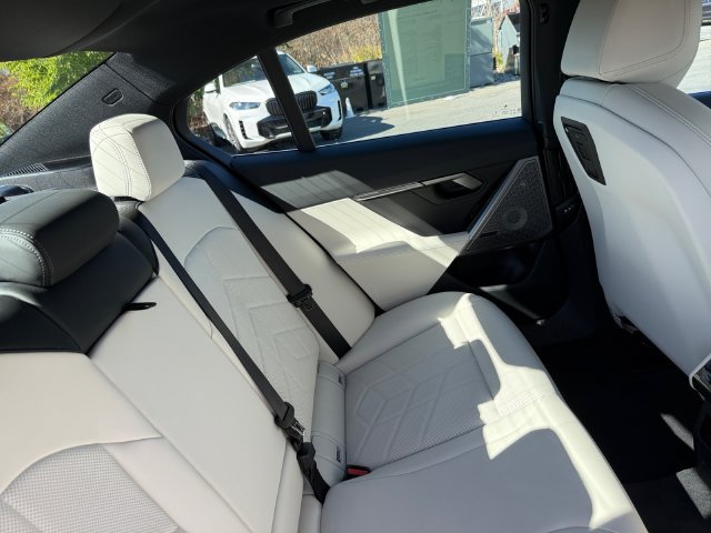 Certified 2026 BMW 530i xDrive w/ Premium Package AWD/4WD image 18