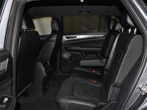 Used 2025 Volkswagen Atlas Cross Sport SE image 27