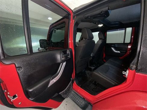 Used 2014 Jeep Wrangler Unlimited Sahara image 21