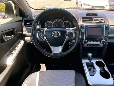 Used 2013 Toyota Camry SE FWD image 8
