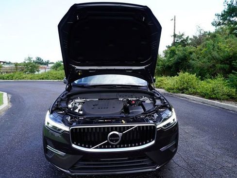 Used 2022 Volvo XC60 B5 Momentum w/ Advanced Package image 9