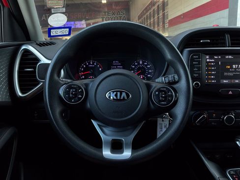 Used 2020 Kia Soul LX FWD image 31