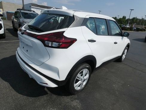 New 2025 Nissan Kicks Play S image 3