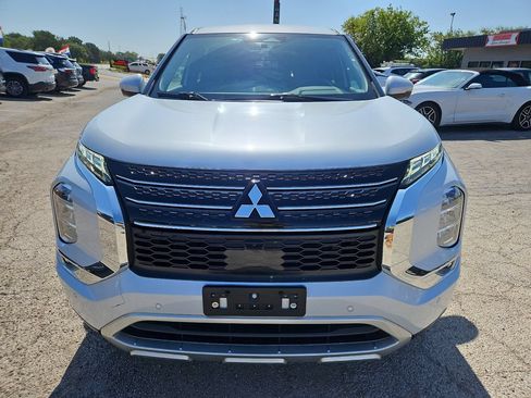 Used 2024 Mitsubishi Outlander SE FWD image 3