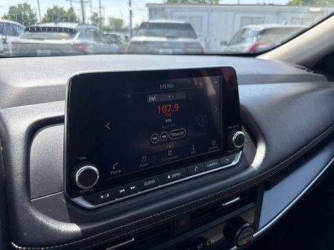 Used 2025 Nissan Rogue SV FWD image 20