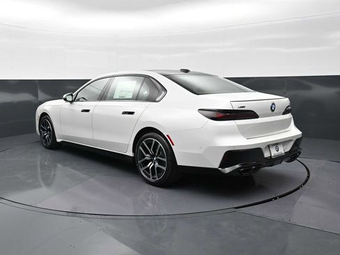 New 2026 BMW 760i xDrive w/ Executive Package image 7